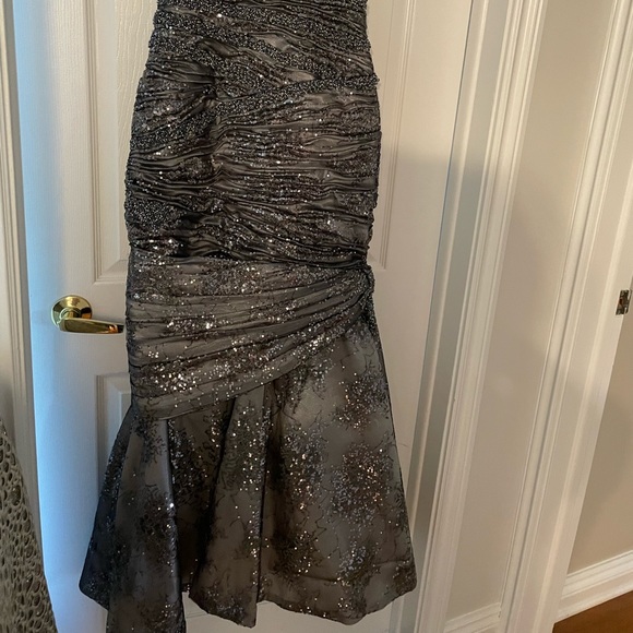 Gorgeous custom made Hugo Nicolson gown - Picture 1 of 3